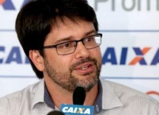 Presidente do Bahia cai na dança após triunfo sobre o Botafogo