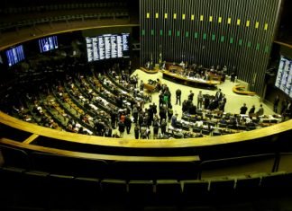 Gasto público para financiar partidos aumentou 500% em 20 anos