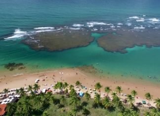 Pai entra no mar para salvar filho e os dois morrem afogados na Bahia