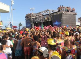 Folião é preso por importunação sexual na Barra