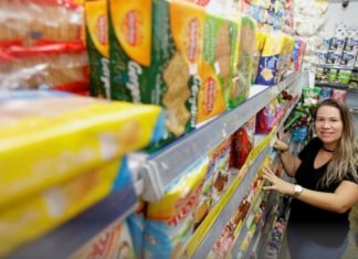 Mercadinhos de bairro driblam concorrência dos ‘atacarejos de vizinhança’