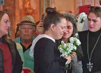 Corpo de João Gilberto é enterrado em cerimônia rápida no Rio