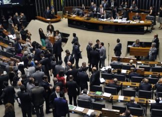 Na Câmara, retrocesso na lei eleitoral teve apoio de 15 partidos e votação relâmpago