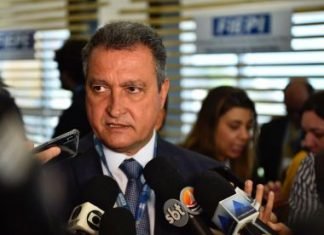 Rui desiste de ir à China e retorna à Bahia para acompanhar caso Prisco e vazamento do óleo
