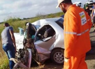 Colisão entre carro e caminhão deixa quatro mortos na BR 116
