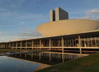 Justiça bloqueia fundos eleitoral e partidário e autoriza uso para combater coronavírus