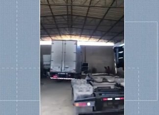 Galpão usado para desmanche de veículos roubados é descoberto na Bahia; uma pessoa foi presa