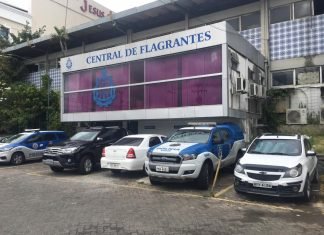 Dois homens são detidos suspeitos de roubar loja no bairro de Cajazeiras 8, em Salvador