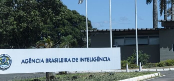 134059,abin-usou-programa-secreto-para-monitorar-pessoas-pelo-celular-no-governo-bolsonaro-3