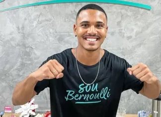 Simões Filho: Estudante dribla dificuldades e é aprovado em 1º lugar de Medicina na UFBA