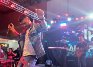 Sucesso total: Ícaro Pratta encanta público no “Forró do Amendoim” em Coité