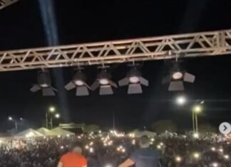 BANDA DOIS AMORES SE APRESENTA EM MACAÚBAS E ENCANTA PÚBLICO