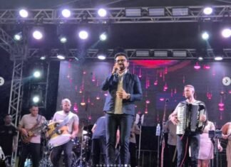 ADELMARIO COELHO FAZ SHOW EM NOVA REDENÇÃO