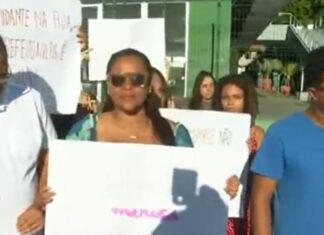 PROTESTO: alunos de Simões Filho reclamam da suspensão do transporte universitário