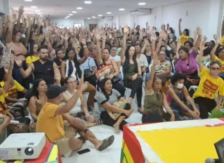 Após mudança na carga horária dos professores, APLB aprova paralisação de três dias na rede municipal de ensino