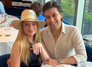 Atriz de 19 anos anuncia noivado após três meses de namoro