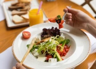 Alimentação pode influenciar sintomas da psoríase, aponta estudo