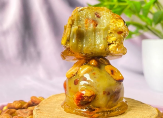 Antes do morango do amor viralizar, doce feito com coco e casca crocante já era popular na Bahia; conheça