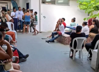 Moradores enfrentam longas filas e reclamam da demora no atendimento na Caravana de Direitos Humanos em Feira de Santana