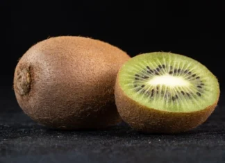 Cientistas encontram em fruta a solução para um sono mais profundo e recuperação muscular eficiente