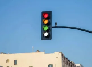 4ª luz do semáforo: entenda como a cor branca vai mudar o trânsito